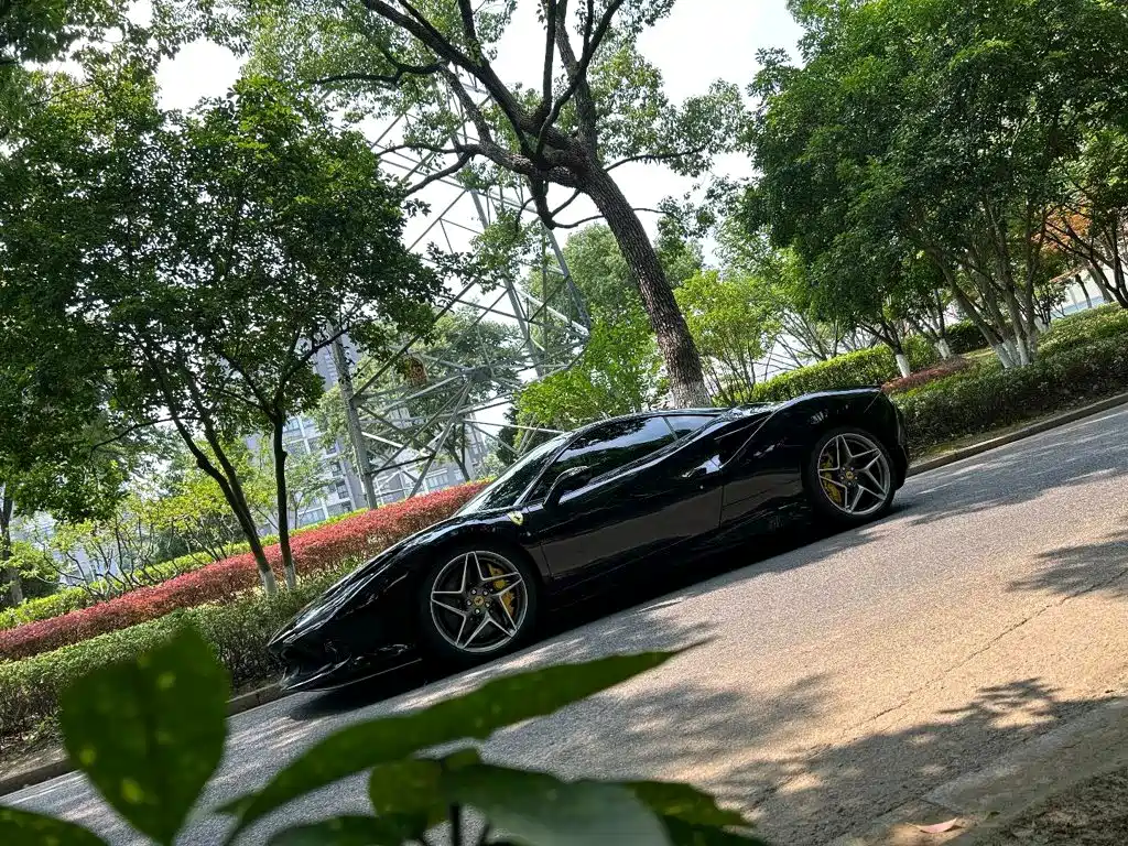 Ferrari F8 2022 — фото 9