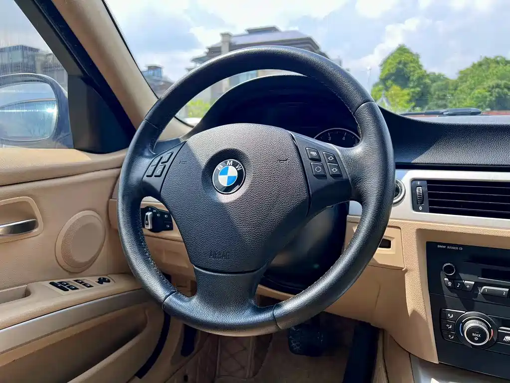 BMW 3 Series 2010 — фото 12