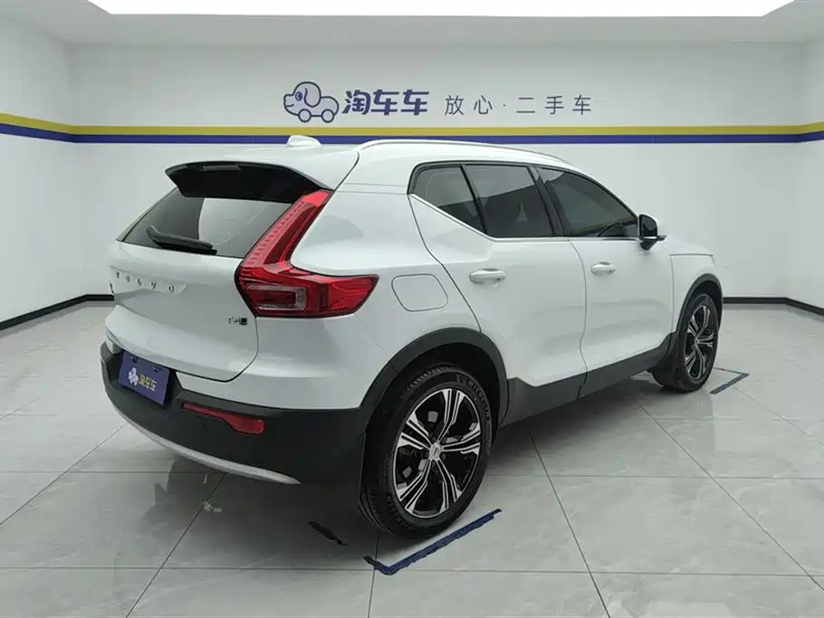 Volvo XC40 2021 — фото 3