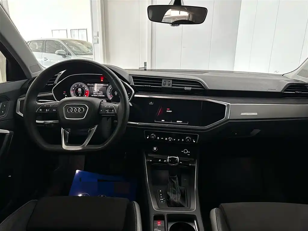 Audi Q3 2023 — фото 12