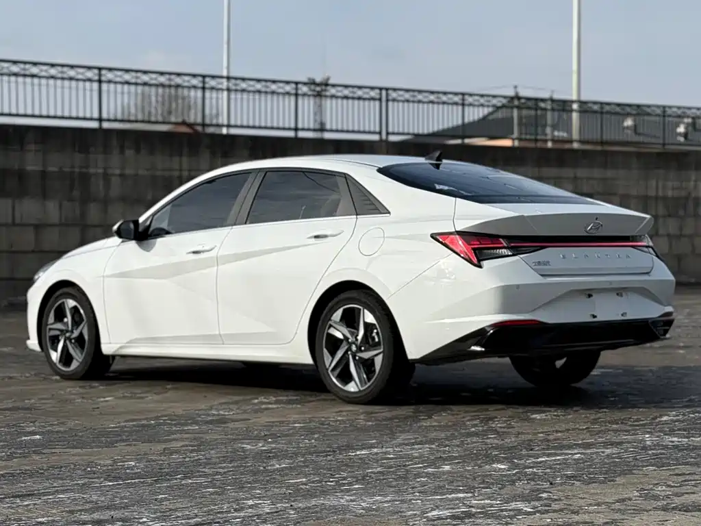 Hyundai Elantra 2022 — фото 5