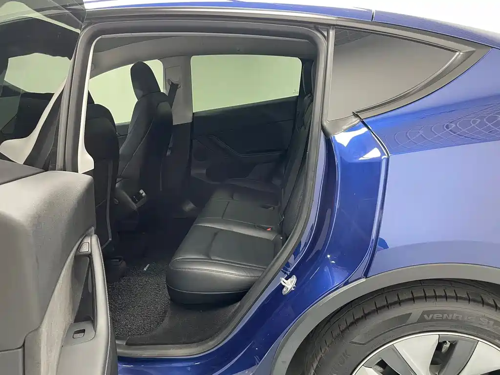 Tesla Model Y 2021 — фото 11