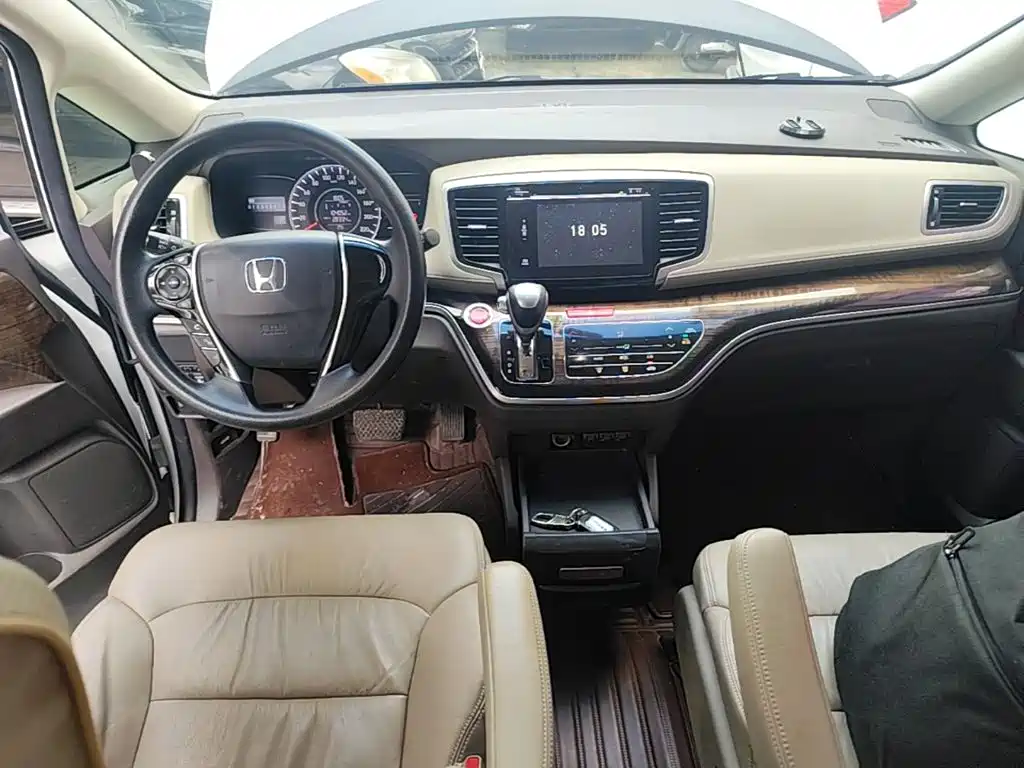 Honda Odyssey 2018 — фото 10