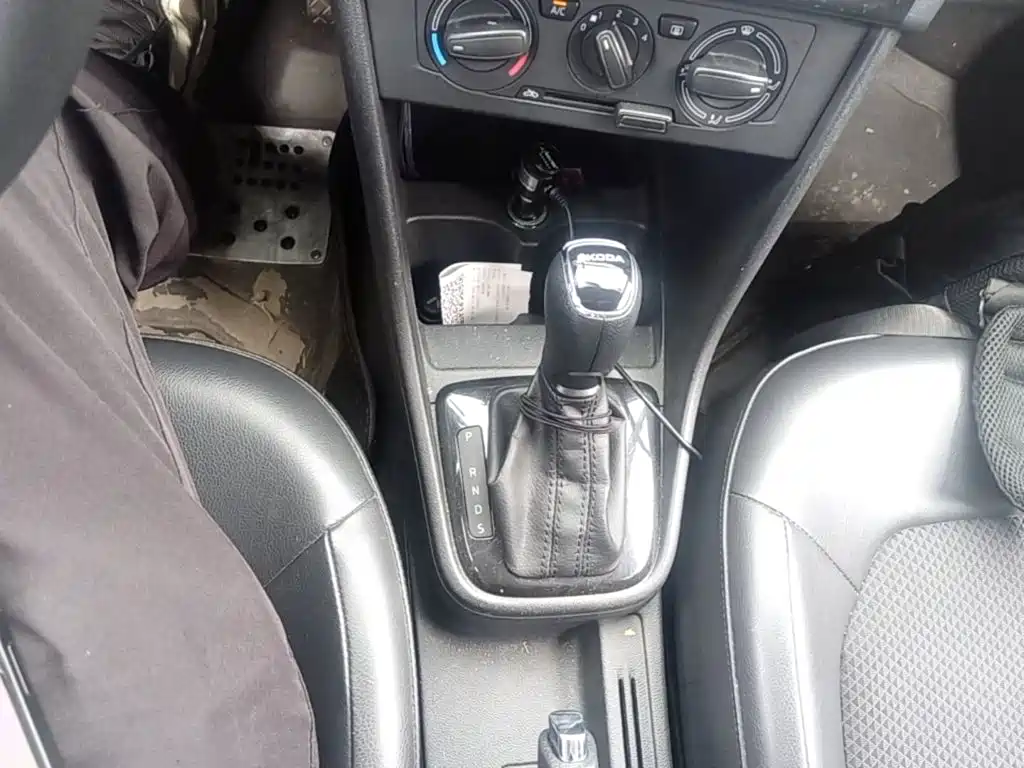 Skoda Rapid Spaceback 2014 — фото 14