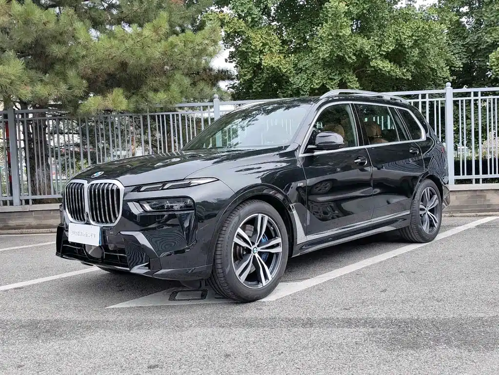 BMW X7 2026 — фото 1