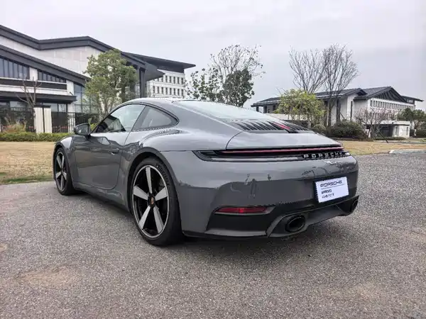 Porsche 911 2025