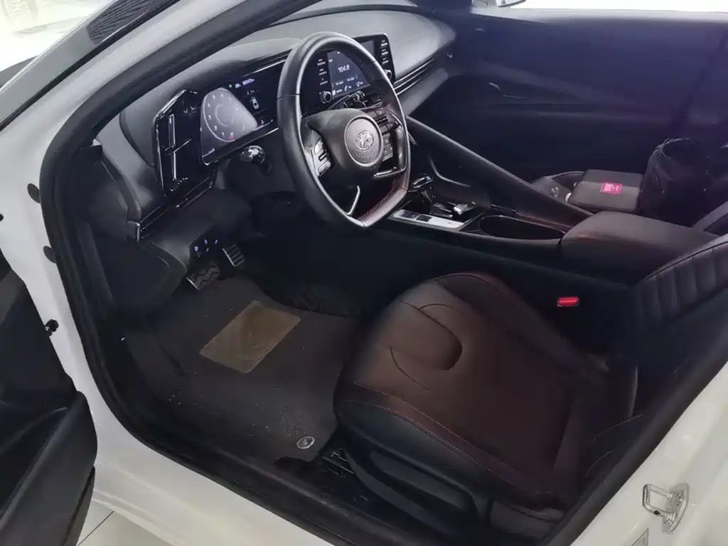 Hyundai Elantra 2023 — фото 15