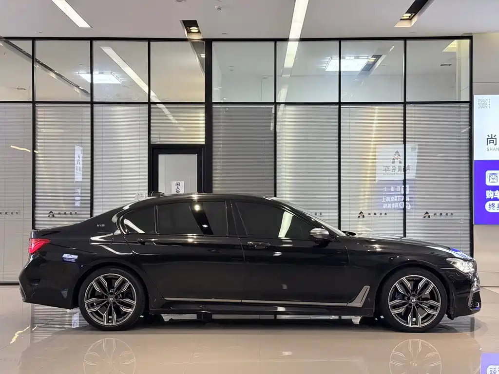 BMW 7 Series 2017 — фото 18