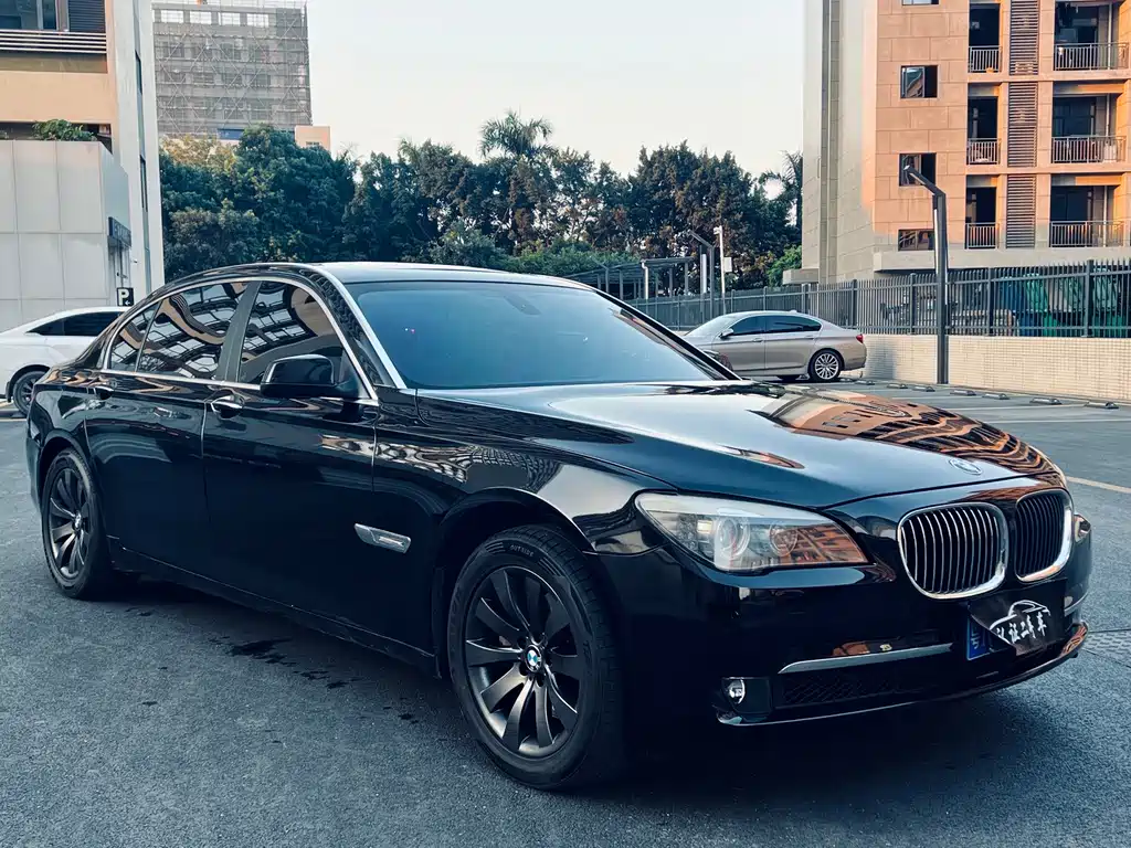 BMW 7 Series 2012 — фото 2