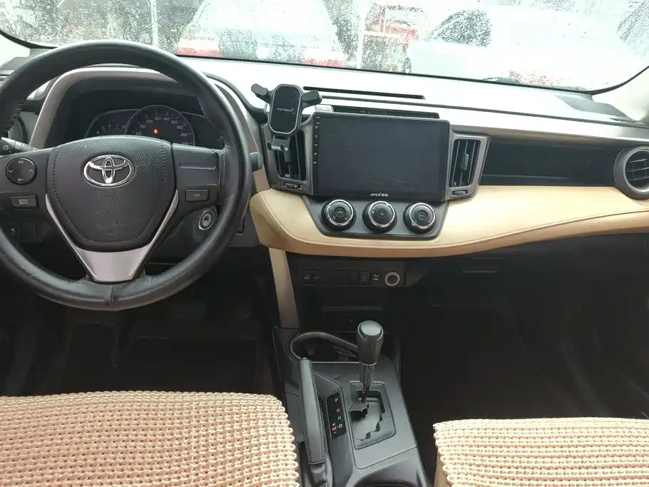 Toyota RAV4 2018 — фото 12