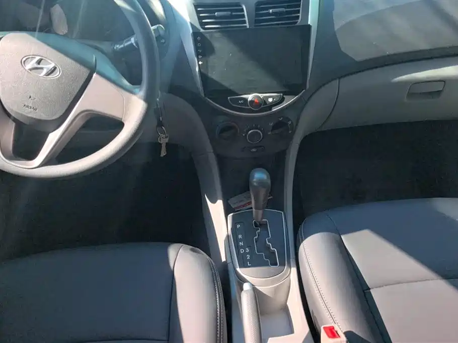 Hyundai Verna 2016 — фото 13