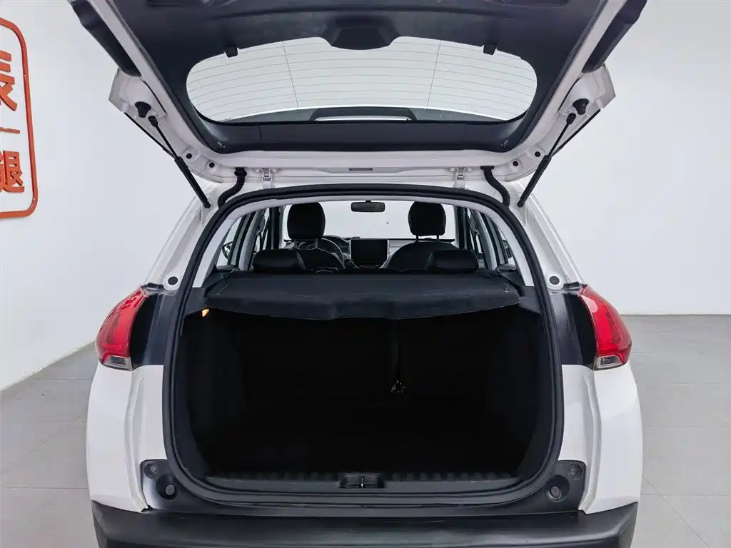 Peugeot 2008 2016 — фото 16