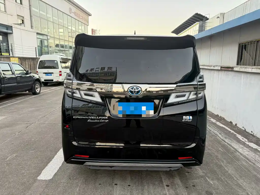 Toyota Vellfire 2022 — фото 8