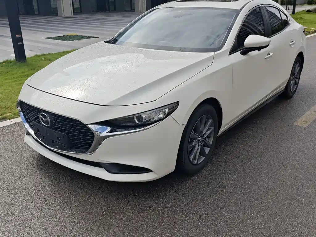 Mazda 3 Axela 2022 — фото 1
