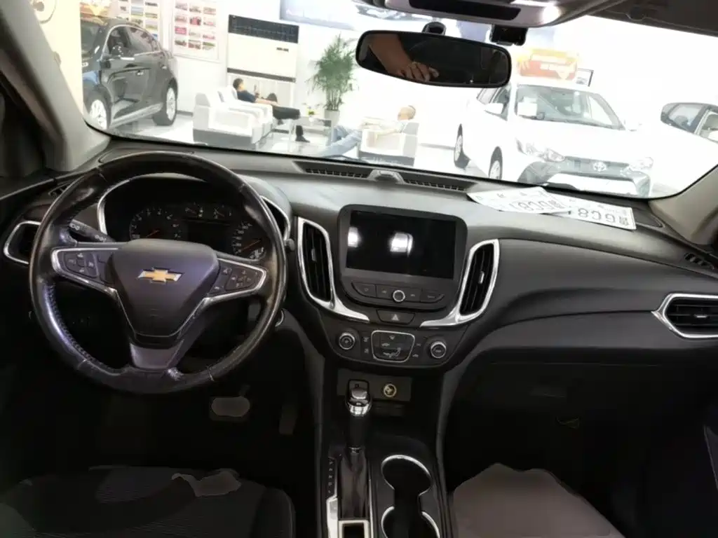 Chevrolet Equinox 2018 — фото 10