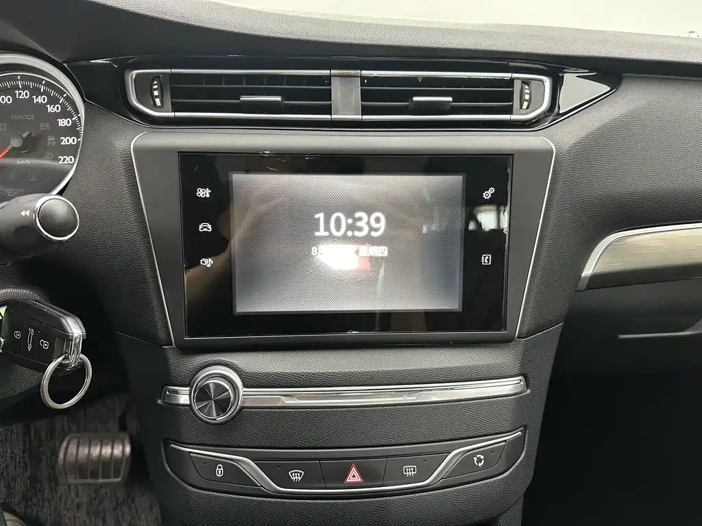 Peugeot 408 2015 — фото 16