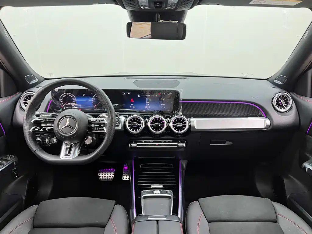 Mercedes-Benz GLB AMG 2025 — фото 16