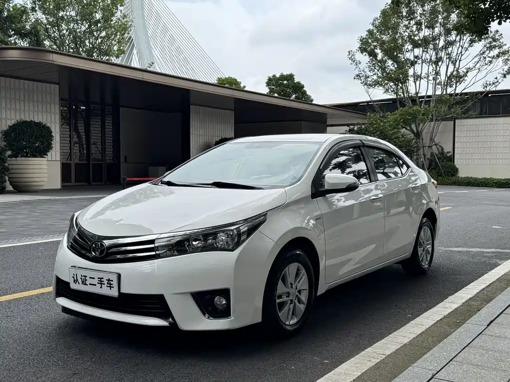 Toyota Corolla 2015 — фото 1