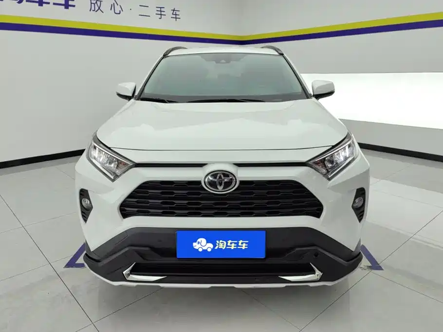 Toyota RAV4 2022 — фото 2