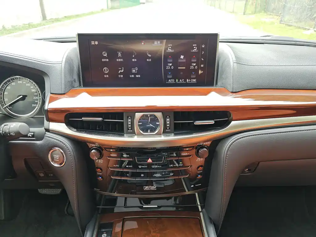 Lexus LX 2016 — фото 13