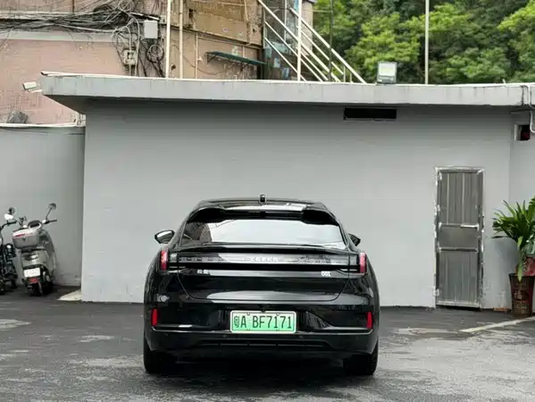 Zeekr 001 2023