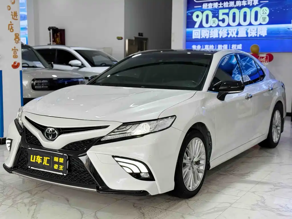 Toyota Camry 2020 — фото 1