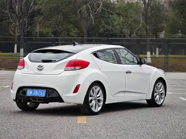 Hyundai Veloster 2012