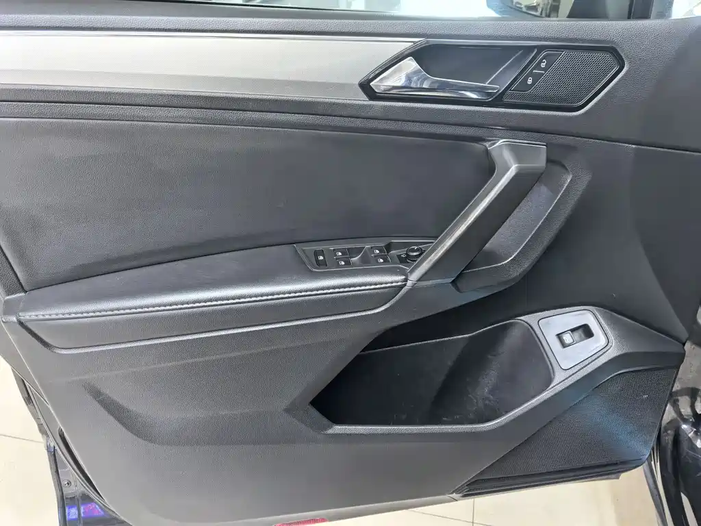 Volkswagen Tiguan L 2018 — фото 10