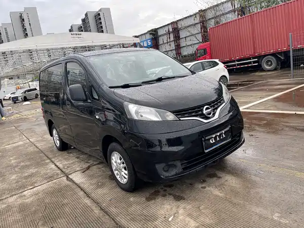 Nissan NV200 2011