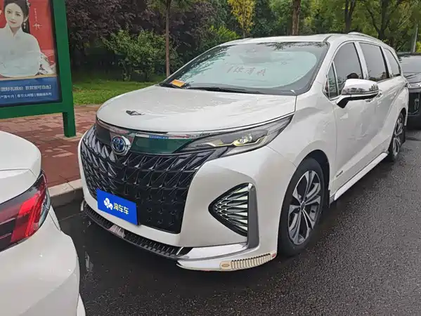 Toyota Granvia 2024
