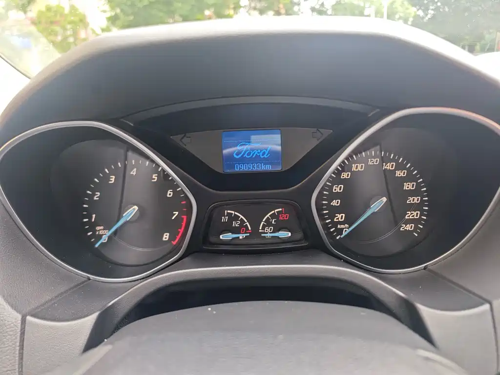 Ford Focus 2015 — фото 16
