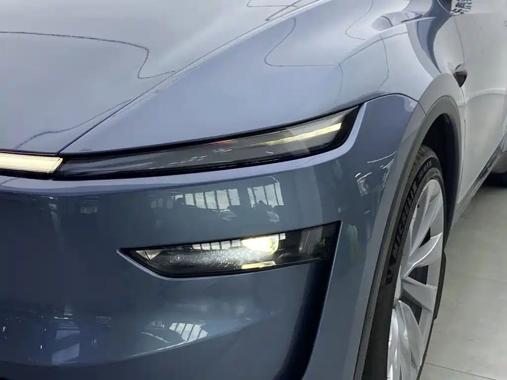 Tesla Model Y 2026 — фото 11