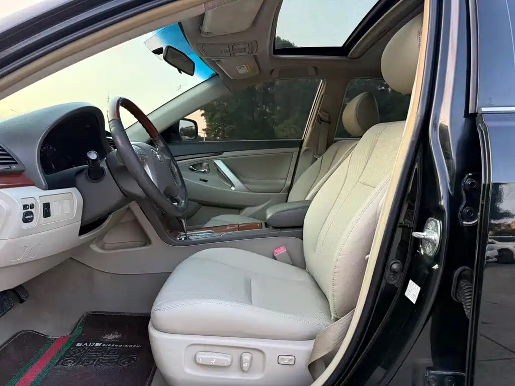 Toyota Camry 2015 — фото 4