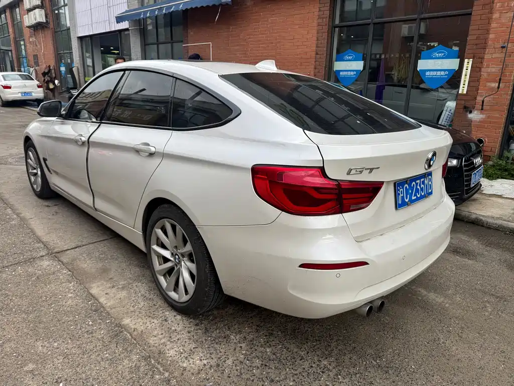 BMW 3 Series GT 2018 — фото 9