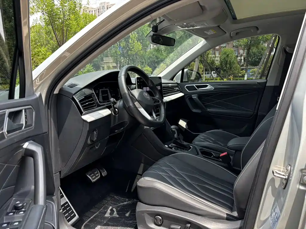 Volkswagen Tiguan L 2023 — фото 8