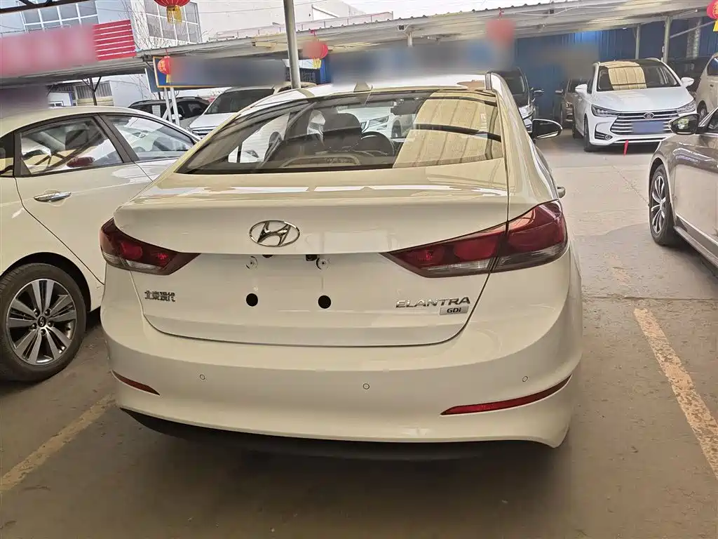 Hyundai Elantra 2017 — фото 6