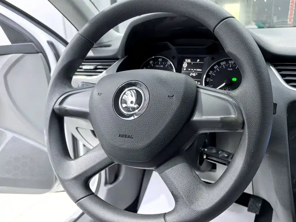 Skoda Octavia 2015 — фото 5