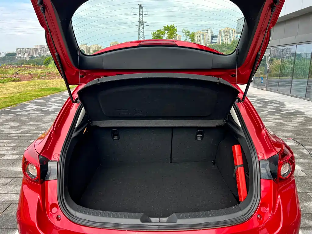 Mazda 3 Axela 2018 — фото 16