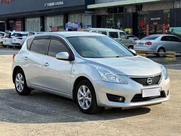 Nissan Tiida 2013
