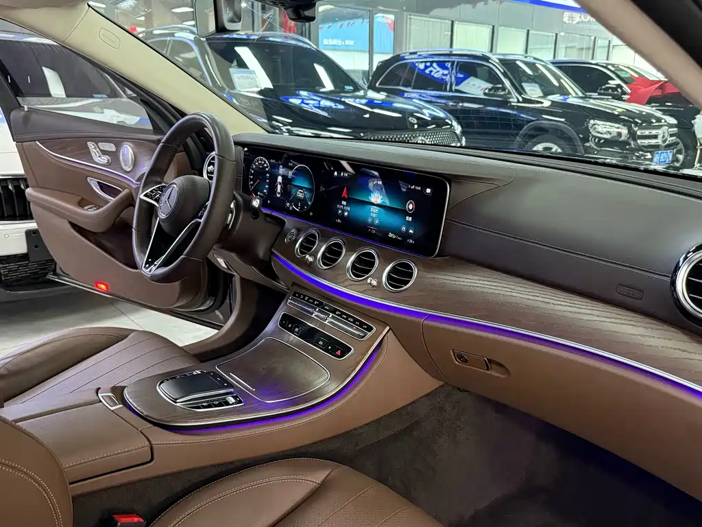 Mercedes-Benz E-Class 2023 — фото 10