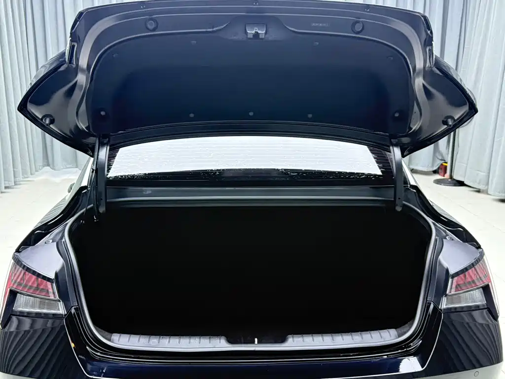 Hyundai Elantra 2022 — фото 18