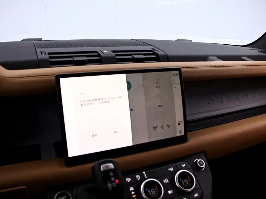 Land Rover Defender 2023 — фото 8