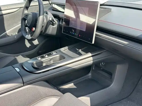 Xiaomi SU7 2024