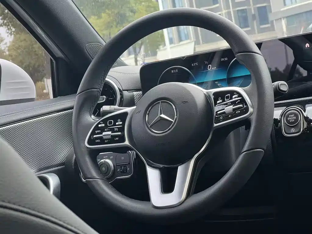 Mercedes-Benz A-Class 2021 — фото 10