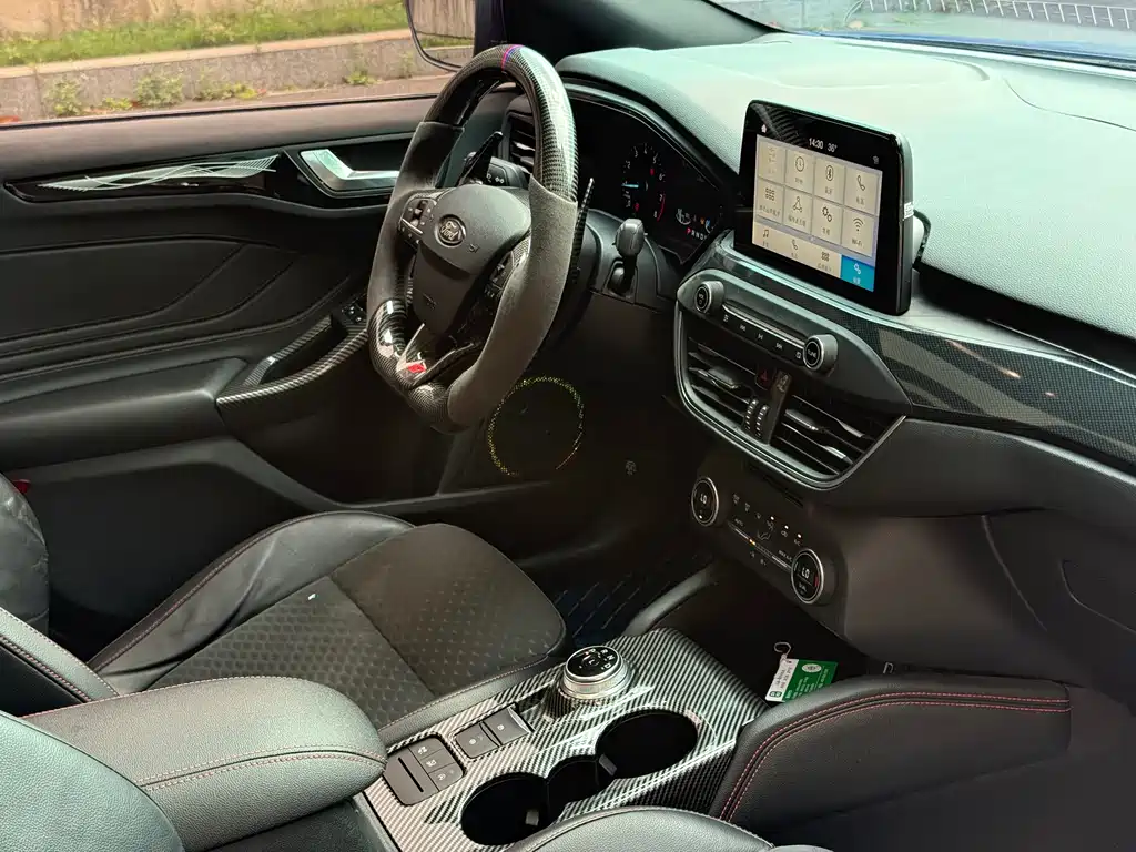 Ford Focus 2020 — фото 15