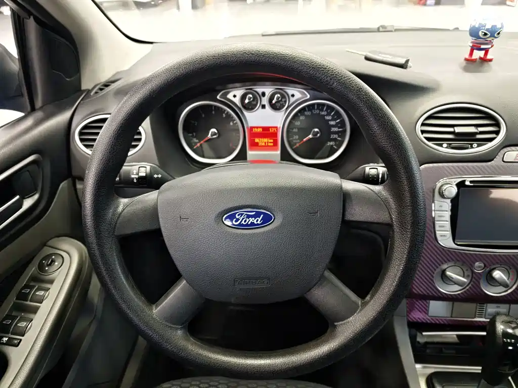 Ford Focus 2014 — фото 12