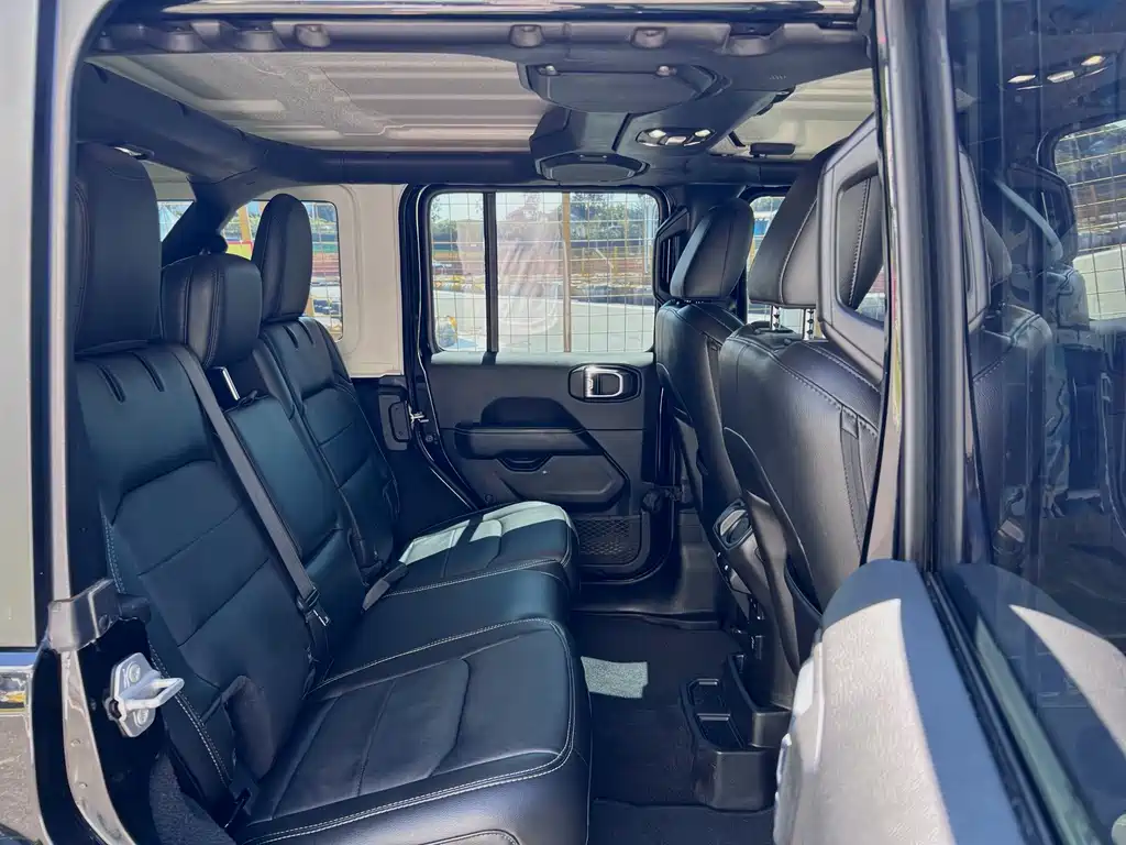 Jeep Wrangler 2021 — фото 13