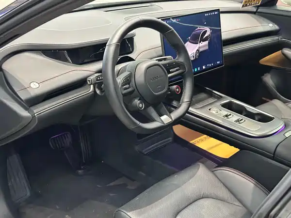 Xiaomi SU7 2024