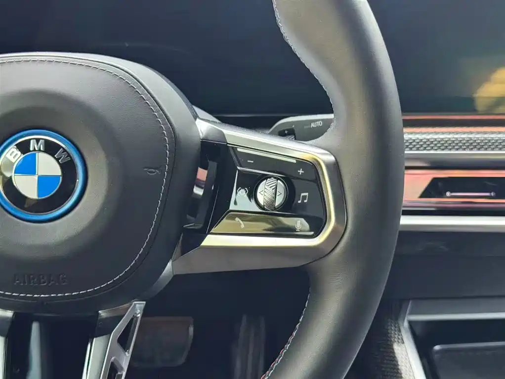 BMW i7 M70L 2024 — фото 16