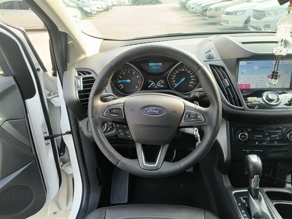 Ford Kuga 2016 — фото 11